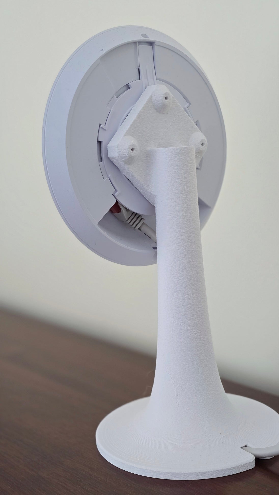 Soporte de Escritorio para Access Point Ubiquiti UniFi U6+ / U6 Pro / U6 LR SIERRA STORE - Vista 2