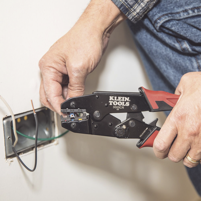 Pinza Ponchadora para Terminales con Aislamiento en Cable de Cobre Sólido y Trenzado de 10-22 AWG. KLEIN TOOLS - Vista 8