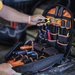 Mochila para Herramientas Tradesman Pro™ de 44.5 cm en Color Negro con 35 Bolsillos (No incluye herramientas). KLEIN TOOLS...