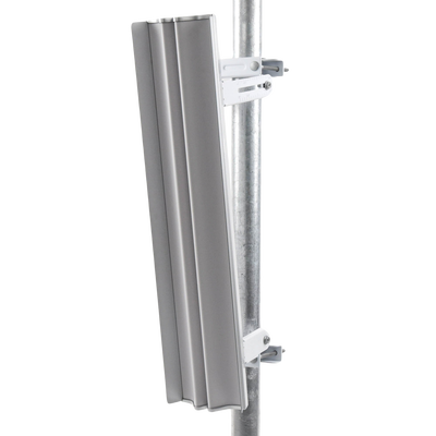 Antena sectorial para estaciones base airMAX AC de 60° de cobertura horizontal, en 5 GHz (5150 - 5875 MHz) de 21 dBi UBIQU...