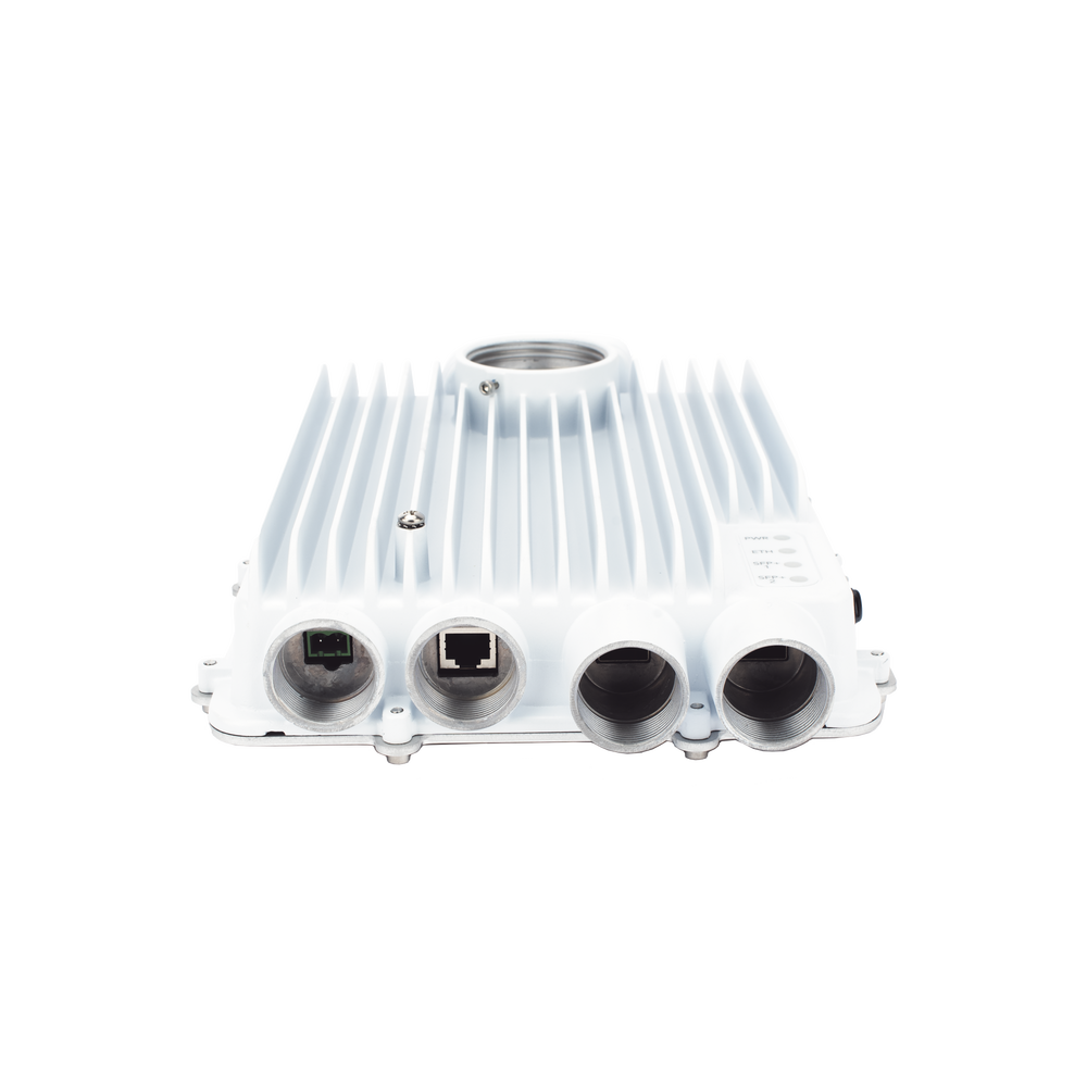 Radio Backhaul PTP / Wi-Fi 6E / 3.4 Gbps / 5.1-6.4 GHz / MIMO 4x4 / IP67 / Alcance hasta 10 km (32,808 ft) | SIERRA STORE