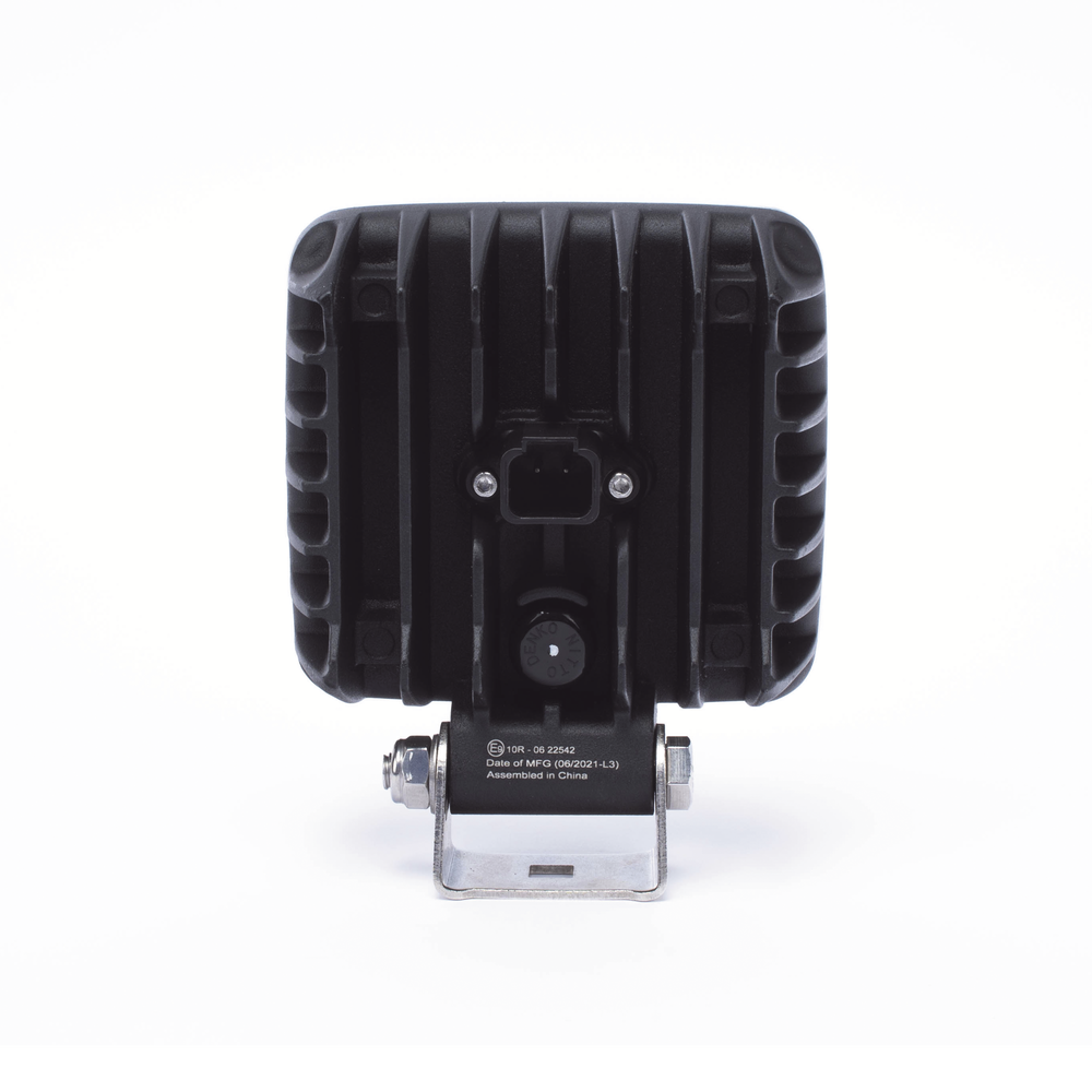 Luz de trabajo LED / 12-24 Vcc / 2800 lúmenes / IP67 e IP69K / 1.9 x 5.1 x 4.2 pulgadas | SIERRA STORE