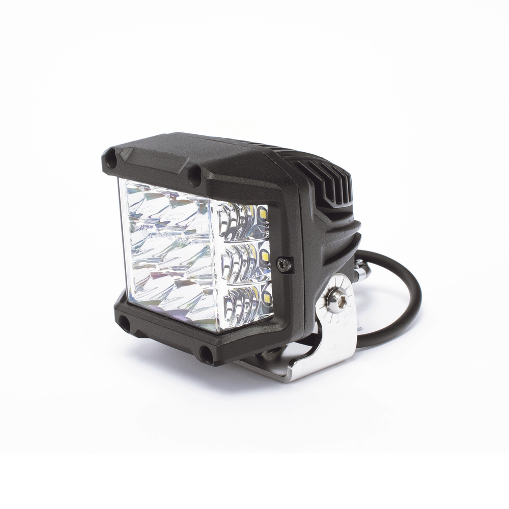 Luz de Trabajo LED / 1,700 Lumens / Ángulo 110° / IP67 / 12-24 VCD / 15 LEDs | SIERRA STORE