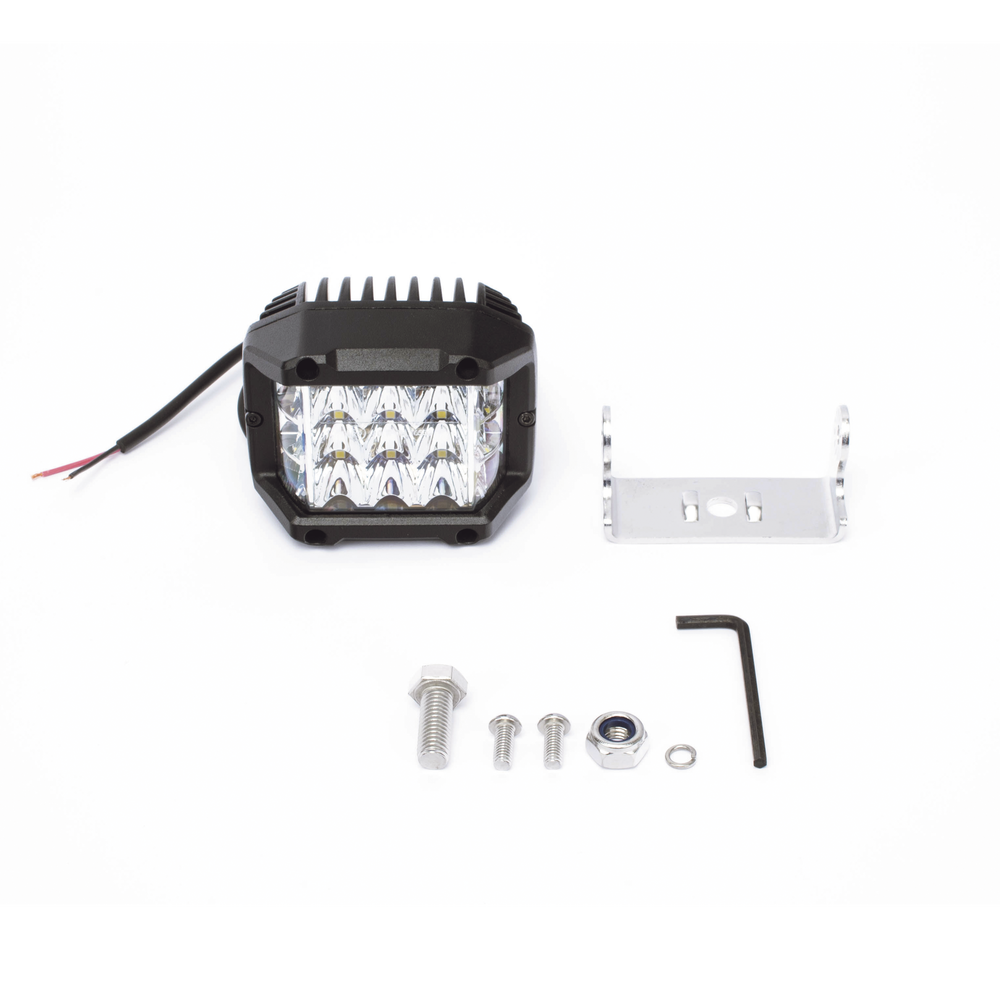 Luz de Trabajo LED / 1,700 Lumens / Ángulo 110° / IP67 / 12-24 VCD / 15 LEDs | SIERRA STORE