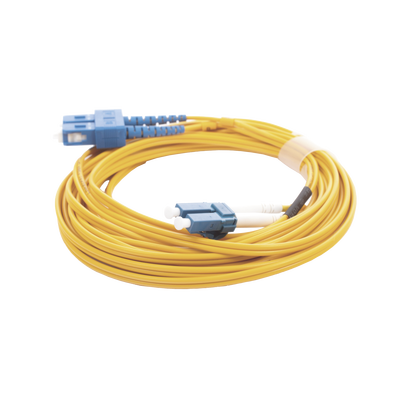 Jumper de Fibra Óptica Monomodo 9/125 LC/UPC-SC/UPC, PVC, 2.0 mm, Dúplex, Amarillo, 5 Metros (16.40 Pies) LINKEDPRO BY EPC...