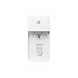 Switch PoE 24 V de Paso para Exterior con 4 Puertos Gigabit (1 PoE In, 3 PoE Out) NanoSwitch UBIQUITI - Vista 2