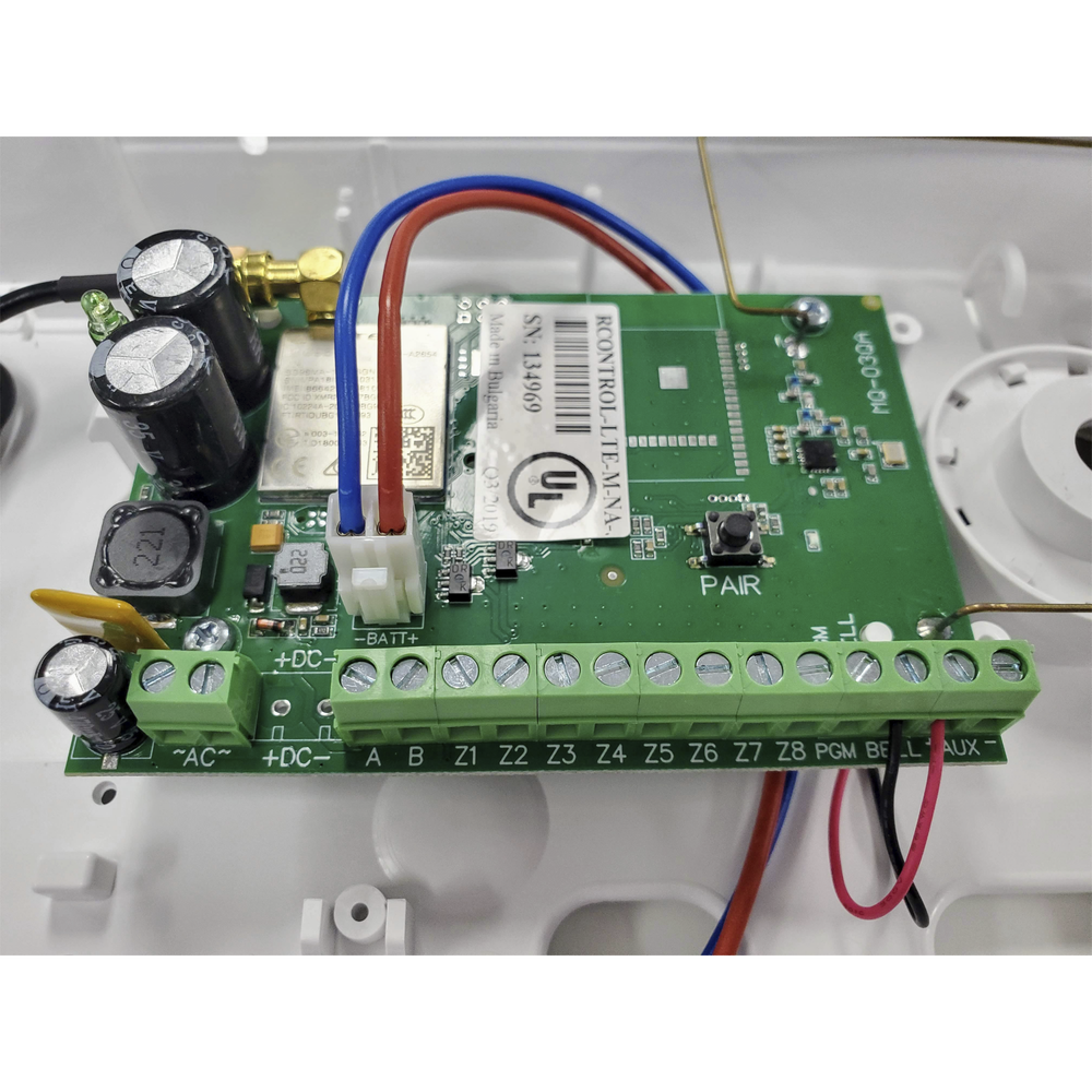 Panel de Alarma Cloud Híbrido / 8 Zonas Cableadas / 32 Zonas Inalámbricas / 4G LTE Integrado / Sirena 100 dB / Certificación UL | SIERRA STORE
