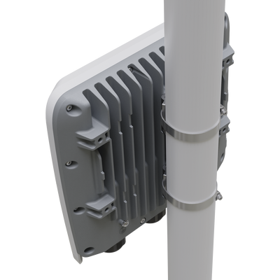 RB5009UPr+S+OUT 8 puertos PoE in/out, 1 SFP+, Solo RouterOS v7 para Exterior MIKROTIK - Vista 7