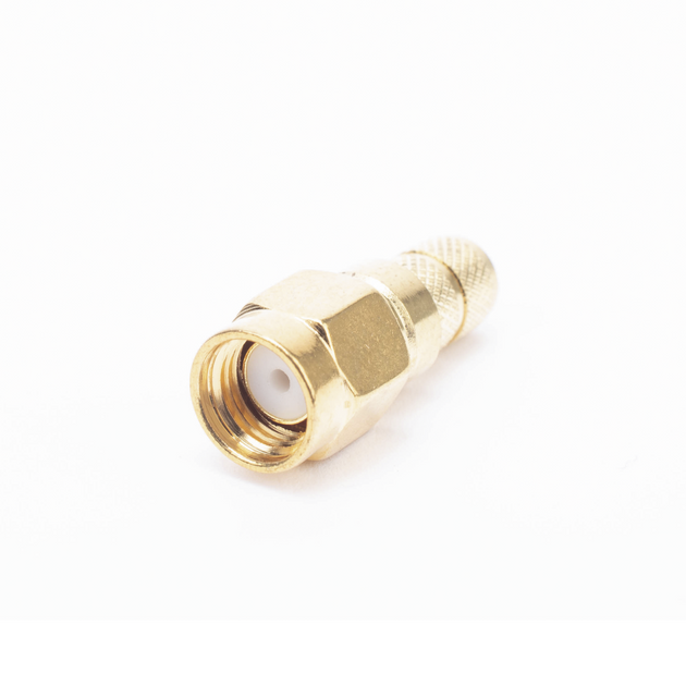Conector SMA Macho Inverso / Anillo Plegable / Cables RG-8/X, LMR-240, Belden 9258 / Cuerpo Bronce Oro / Aislante Teflón | SIERRA STORE