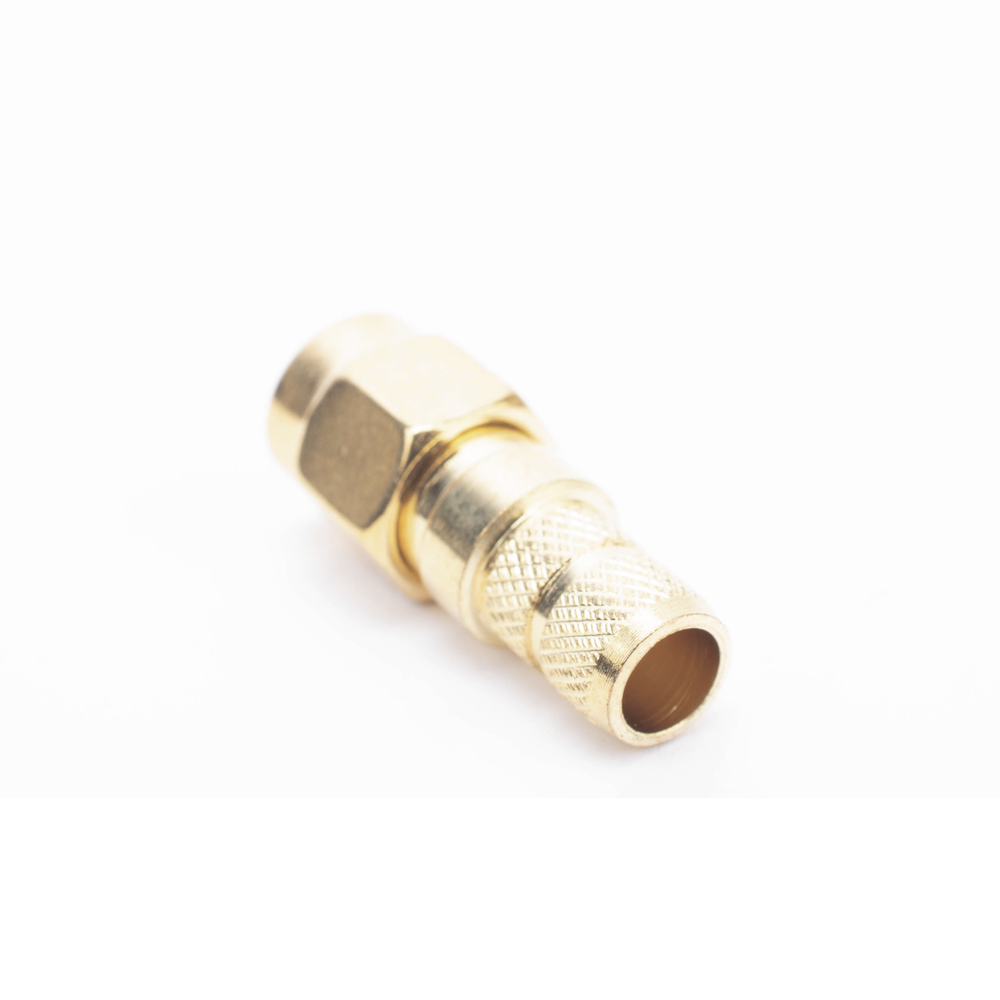 Conector SMA Macho Inverso / Anillo Plegable / Cables RG-8/X, LMR-240, Belden 9258 / Cuerpo Bronce Oro / Aislante Teflón | SIERRA STORE