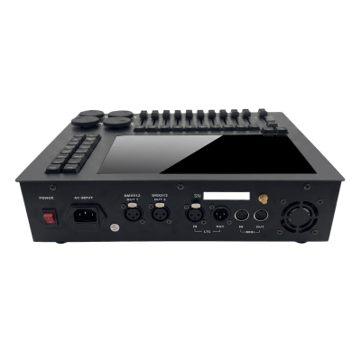 Consola de Iluminación DMX / 8 Universos / Pantalla Multitáctil 10.1" / 10 Faders + 40 Ruedas / Wi-Fi / Flight Case | SIERRA STORE