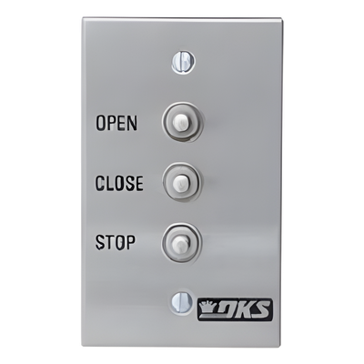Botonera de control triple / Portones abatibles y corredizos / 12-24 VAC/VDC / 4.5' x 2.813' / -10°F a 145°F / Interior | SIERRA STORE
