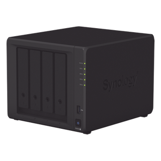 Servidor NAS de escritorio con 4 bahías / Expandible a 9 bahías / Hasta 144 TB | SIERRA STORE