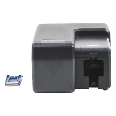 Impresora de Tarjetas / Inyección de Tinta Térmica / 600 x 1200 dpi / Borde a Borde / Una Cara / CR80 | SIERRA STORE