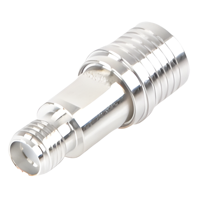 Adaptador RF en Línea / Conector QMA Macho a SMA Hembra / Rango 0-6 GHz / Impedancia 50 Ω / VSWR 1.25 Máximo / Aislante de Teflón | SIERRA STORE