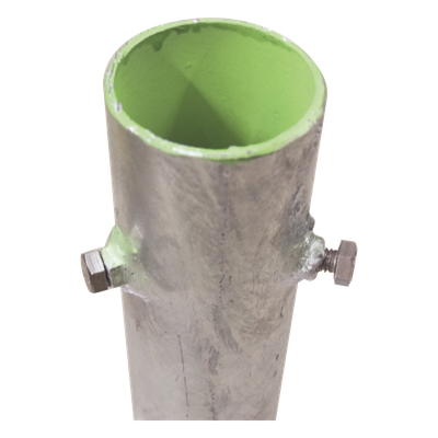 Base para Mástil / 30 x 30 cm / Tubo 50 cm (19.7 in) / Galvanizado en Caliente / Tornillos Opresores 3/8'' / Mástiles 1'' a 2'' | SIERRA STORE