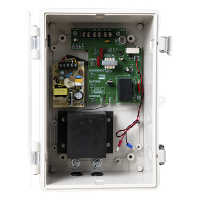 Energizador para Cercas Electrificadas / 10,000 V / 2 Joules / 25 km (82,020 ft) de Protección / Alimentación Solar 12 V | SIERRA STORE