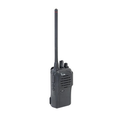 Radio portátil digital y analogico en rango de frecuencia 136-174MHz, 16 canales, 5 W de potencia de RF. Incluye antena, cargador y batería.